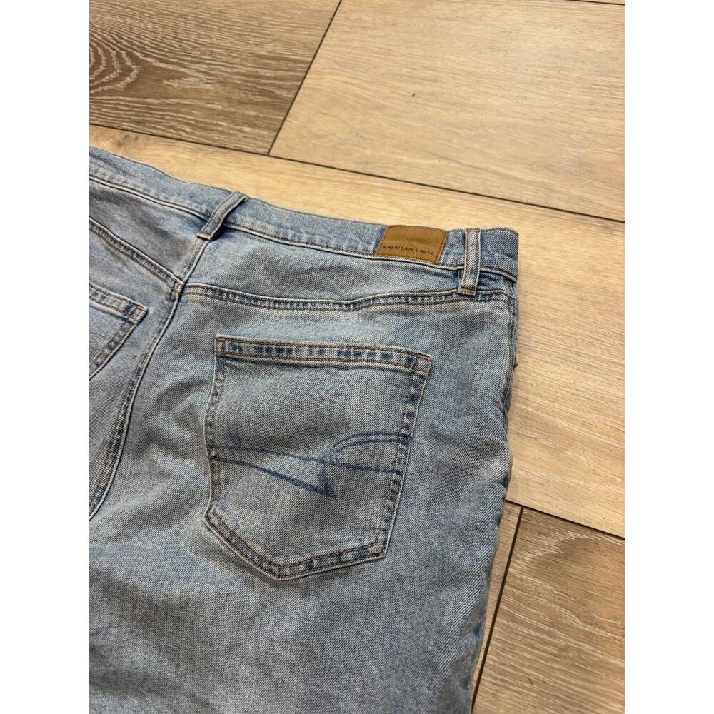American Eagle light  wash relaxed  jean short size 10 - Picture 9 of 9